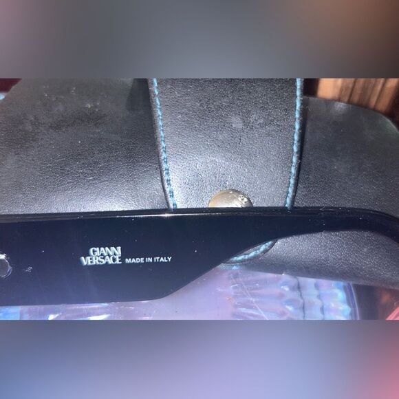 VERSACE “Versus” Medusa authentic sunglasses. Black w/gold logo. 420/C col. 852 - Picture 5 of 8